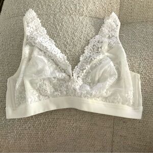 Wacoal Sz 38 852191 White Lace Embrace Soft Cup Wireless Bra Bralette